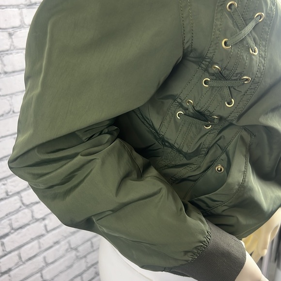 Express Green Bomber Jacket with Pockets - Picture 4 of 5